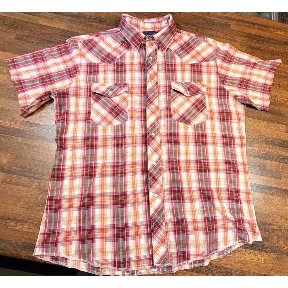 Men's Vintage Wrangler short sleeve plaid shirt with pearl snaps.  Size large.